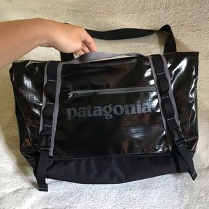Patagonia Black Hole Mini Messenger
